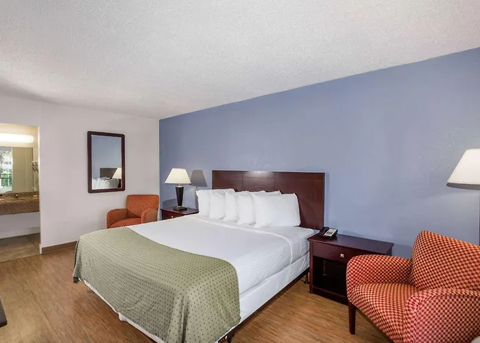 Days Inn By Wyndham St. Petersburg / Tampa Bay Area