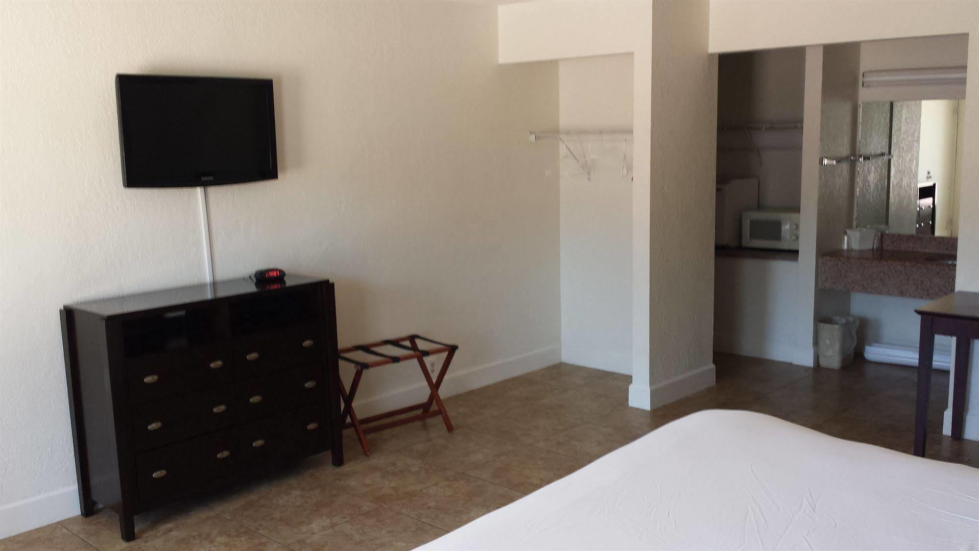 Days By Wyndham St. Petersburg / Tampa Bay Area Motel Pinellas Park