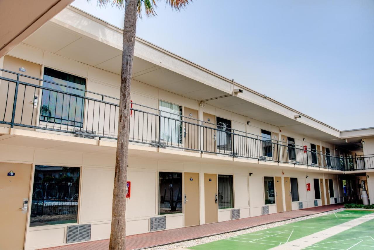 Motel Days By Wyndham St. Petersburg / Tampa Bay Area 3*